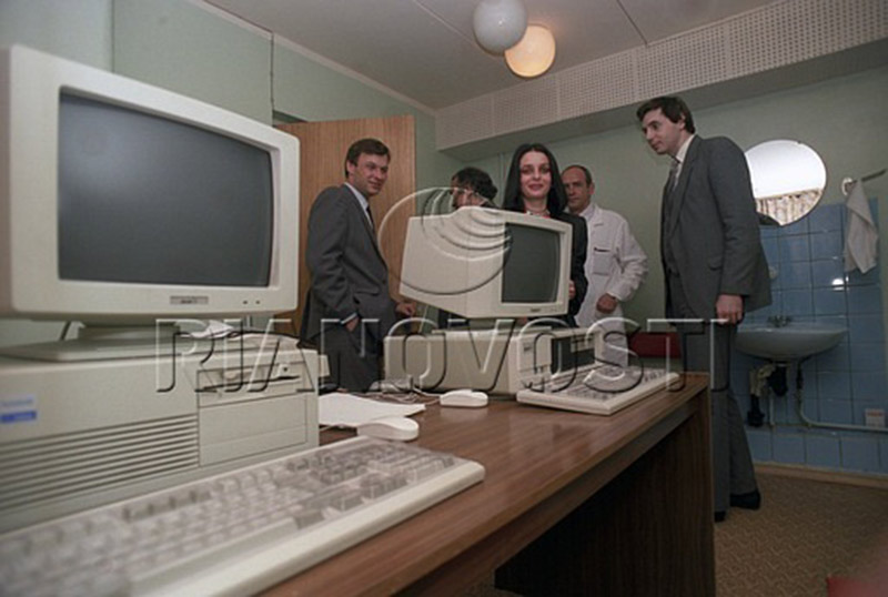 Михаил Дехта, Мзия, Валерий Юсупов и Николай Левашов (слева направо) в Институте мозга АМН СССР